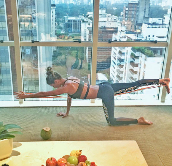 Gisele Bündchen Proves There's No Excuse Not to Workout Even Without a Gym