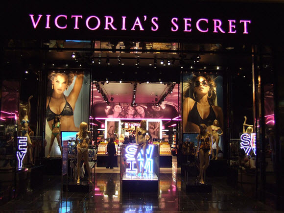 victoria's secret store - Victoria's Secret CEO ends 16 year tenure, L Brands CEO to take over