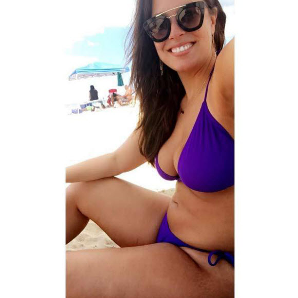 Ashley Graham shares a photo of her body without photoshop