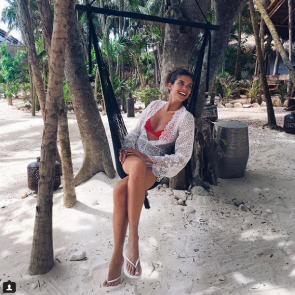 Super Models Sara Sampaio Goes Topless In Beach Trip