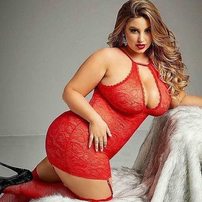 Ashley Alexiss Show Off Her Sexy Cleavage In Red Racy Lingerie Straps